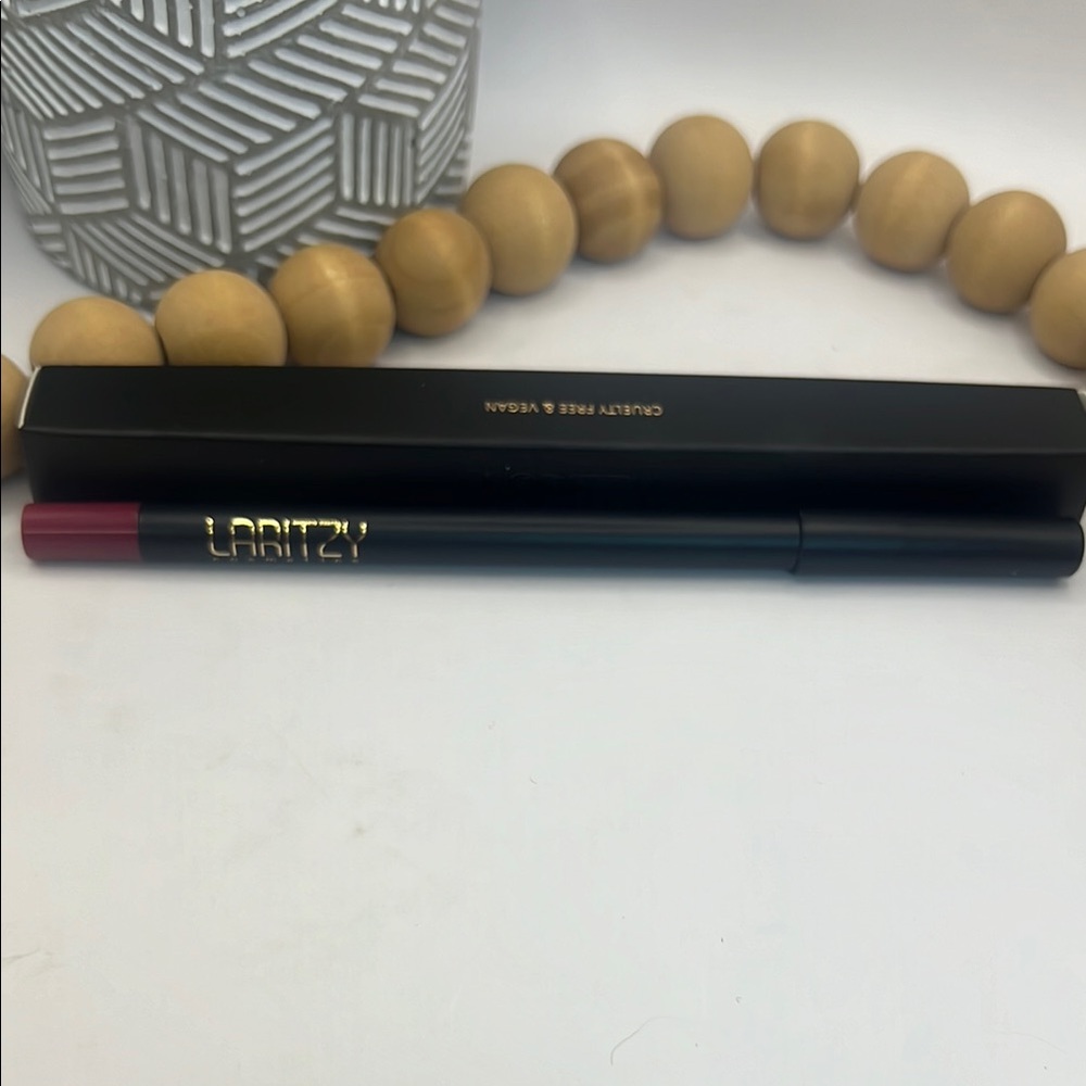 Laritzy Gel Lip Liner -Merlot (red)